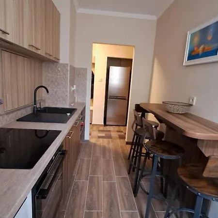 Apartment Szilfak *