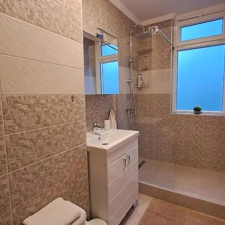 Szilfak Apartment *