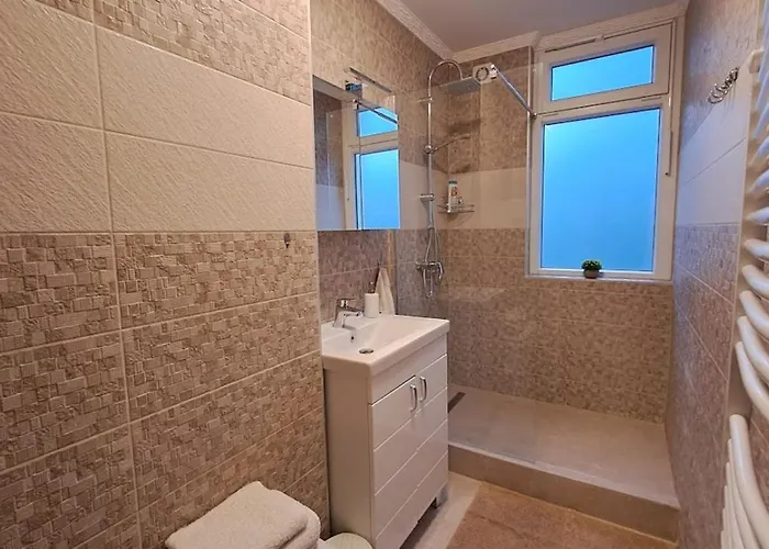 Szilfák Apartman *